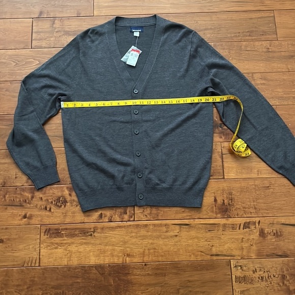 NWT Standard V-Neck Button Plain Slim Mens Sweater
Size Small - Picture 4 of 8